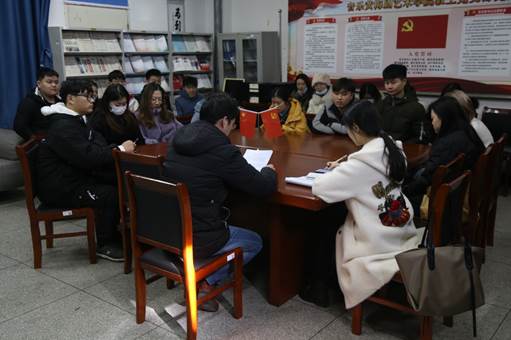 说明: C:\Users\Administrator\Desktop\365英国上市网站官网党日活动-王嫚嫚\365英国上市网站官网党日活动-王嫚嫚\党日活动开会环节 (3).JPG